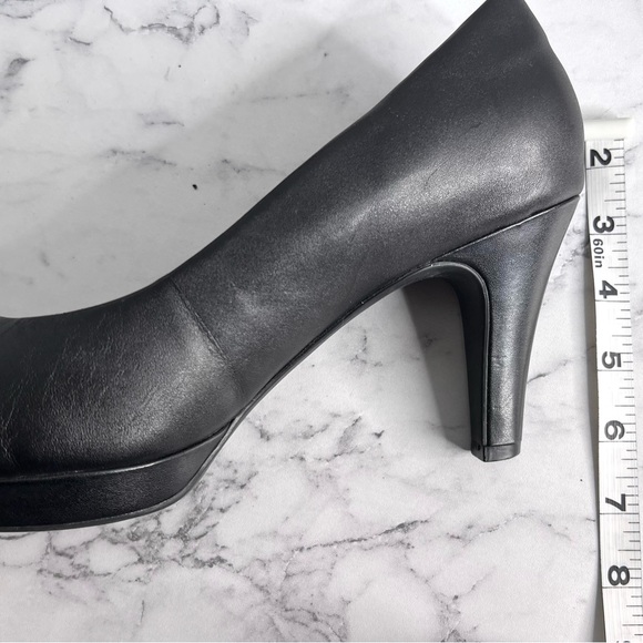 Clarks Classic dress heels -  size 9 - Picture 7 of 7